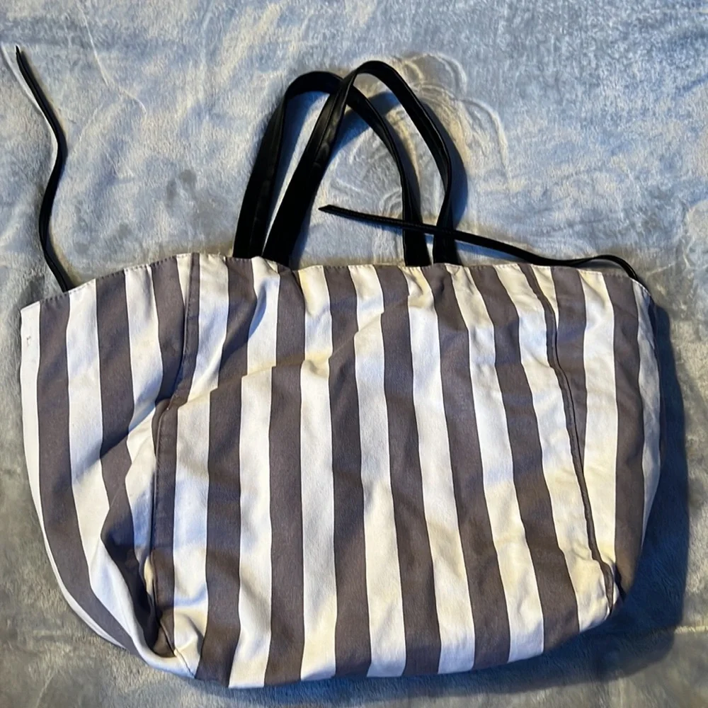 Victoria’s Secret Tote - Picture 4 of 5